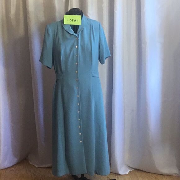 Maxi dress with short sleeves in a turquoise color in size 12 - Picture 1 of 10